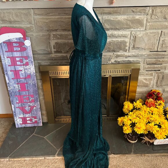 GORGEOUS Metallic Plus Sized Emerald Green Maxi Wrap Dress (3XL) - Picture 2 of 6